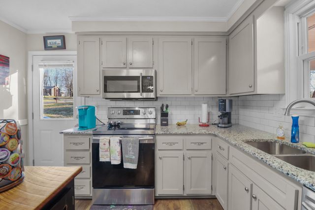 1802 Warren Dr, Clarksville, TN 37040