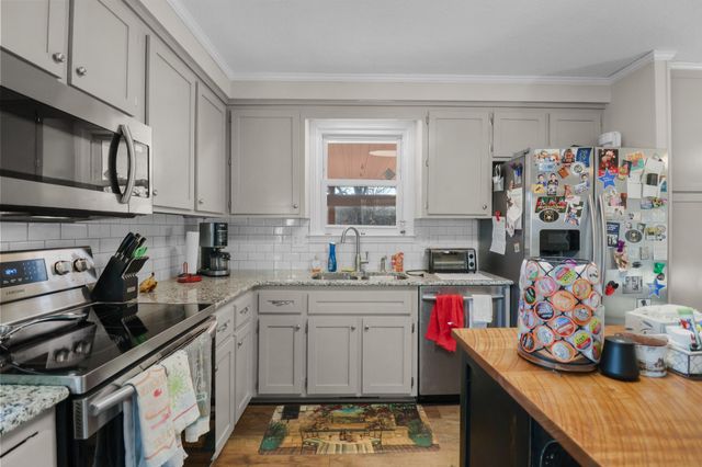 1802 Warren Dr, Clarksville, TN 37040