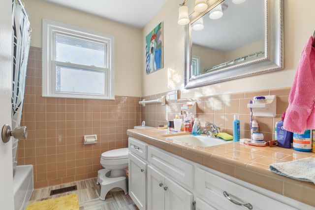 1802 Warren Dr, Clarksville, TN 37040