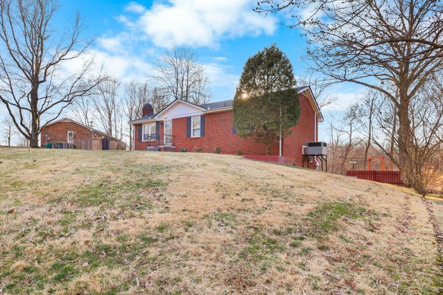 1802 Warren Dr, Clarksville, TN 37040