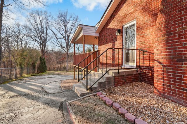 1802 Warren Dr, Clarksville, TN 37040