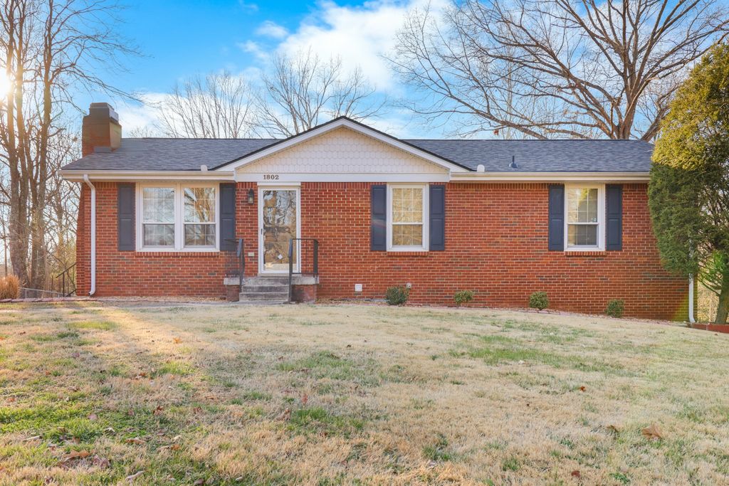 1802 Warren Dr, Clarksville, TN 37040