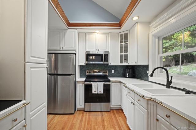 17 Glenna Drive, Carmel, NY 10512