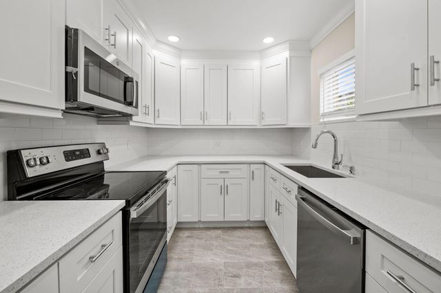 1600 NW 15th Avenue 8, Boca Raton, FL 33486