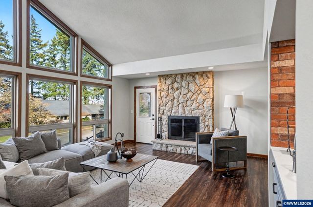 3586 Cherokee Dr S, Salem, OR 97302