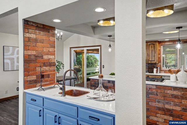 3586 Cherokee Dr S, Salem, OR 97302