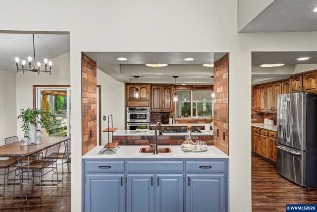 3586 Cherokee Dr S, Salem, OR 97302