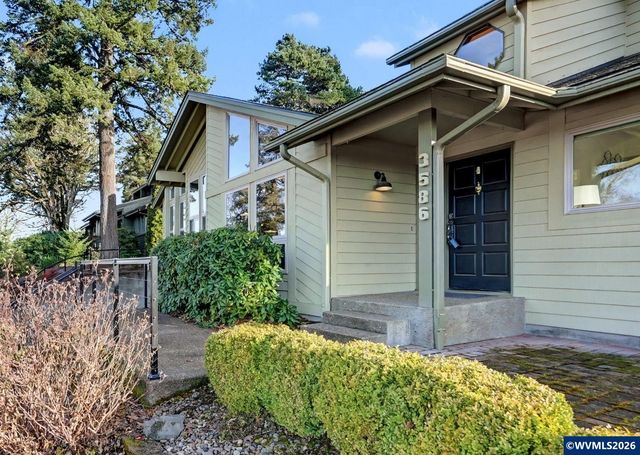 3586 Cherokee Dr S, Salem, OR 97302