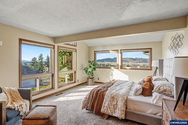 3586 Cherokee Dr S, Salem, OR 97302