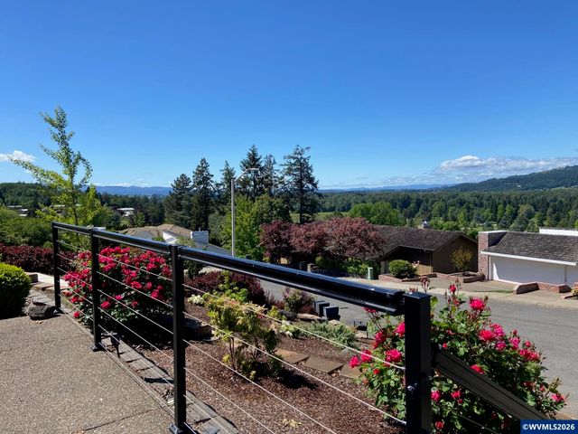 3586 Cherokee Dr S, Salem, OR 97302