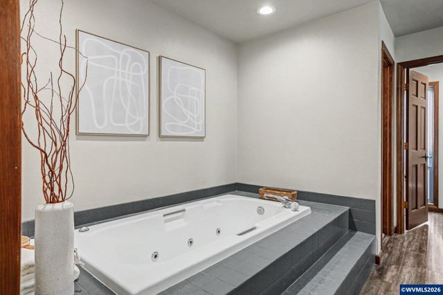 3586 Cherokee Dr S, Salem, OR 97302