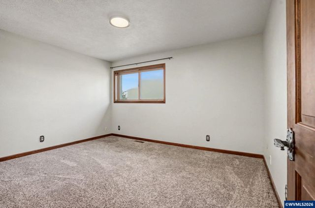 3586 Cherokee Dr S, Salem, OR 97302