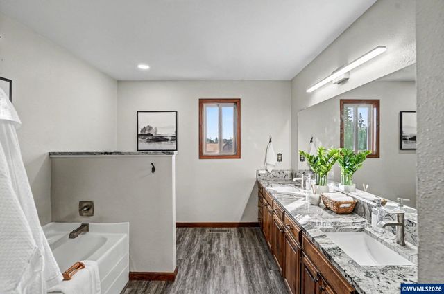 3586 Cherokee Dr S, Salem, OR 97302