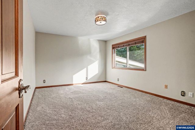 3586 Cherokee Dr S, Salem, OR 97302