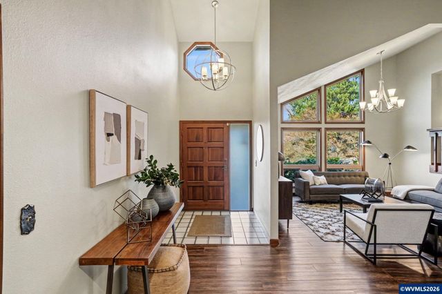 3586 Cherokee Dr S, Salem, OR 97302