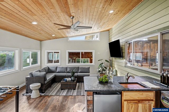 3586 Cherokee Dr S, Salem, OR 97302