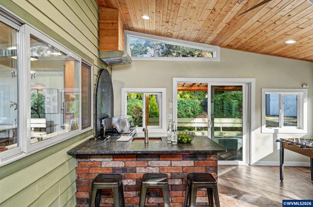 3586 Cherokee Dr S, Salem, OR 97302