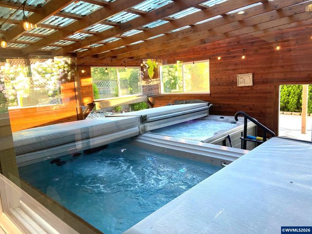 3586 Cherokee Dr S, Salem, OR 97302