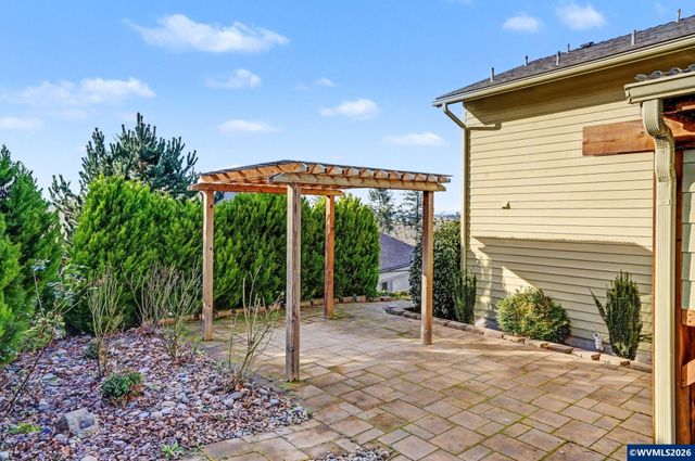 3586 Cherokee Dr S, Salem, OR 97302