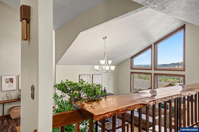 3586 Cherokee Dr S, Salem, OR 97302