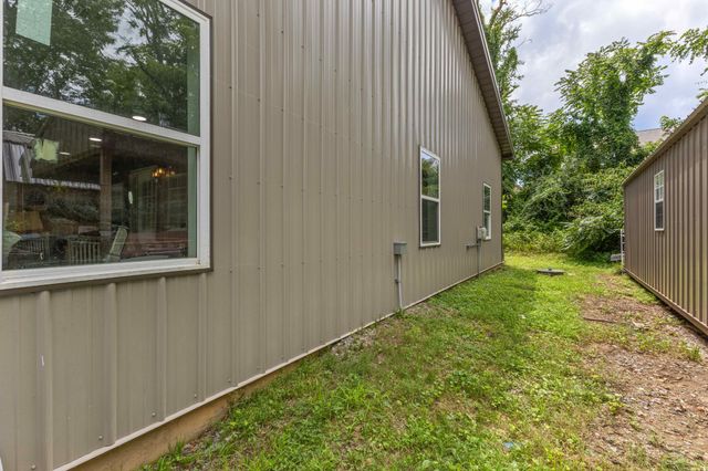 176 S Palmers Chapel Rd, White House, TN 37188