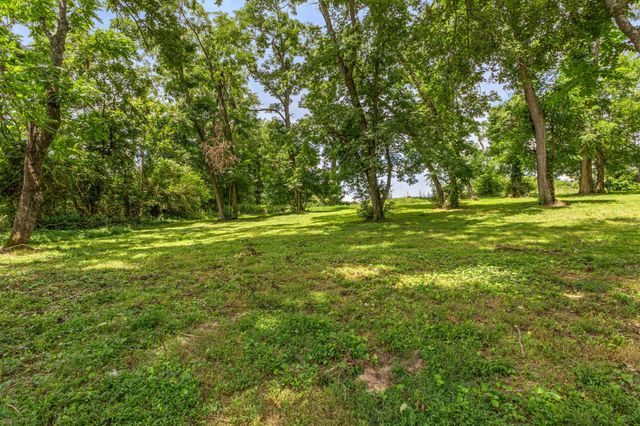 176 S Palmers Chapel Rd, White House, TN 37188