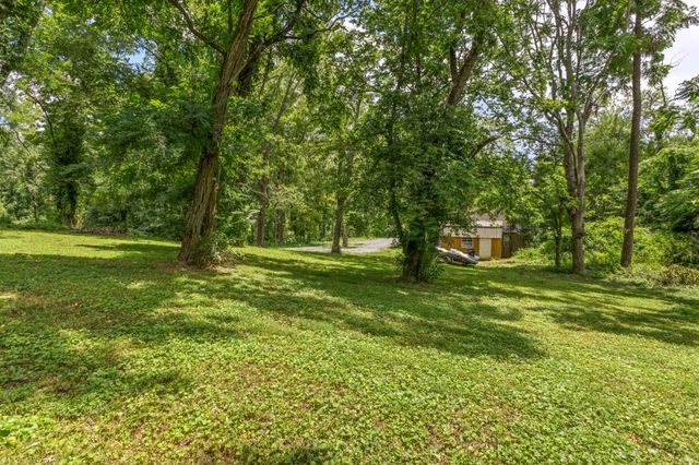 176 S Palmers Chapel Rd, White House, TN 37188