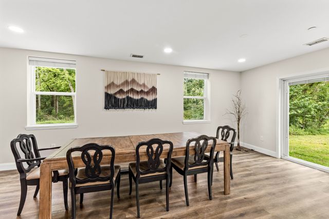 176 S Palmers Chapel Rd, White House, TN 37188