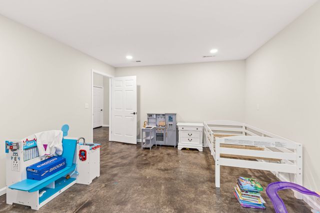 176 S Palmers Chapel Rd, White House, TN 37188