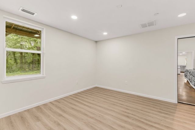 176 S Palmers Chapel Rd, White House, TN 37188