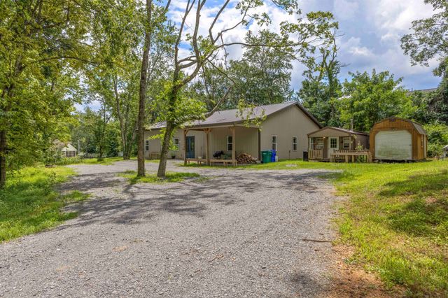 176 S Palmers Chapel Rd, White House, TN 37188
