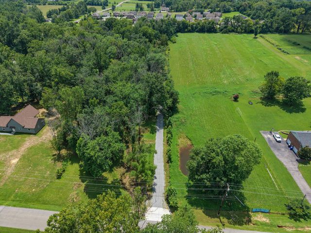 176 S Palmers Chapel Rd, White House, TN 37188