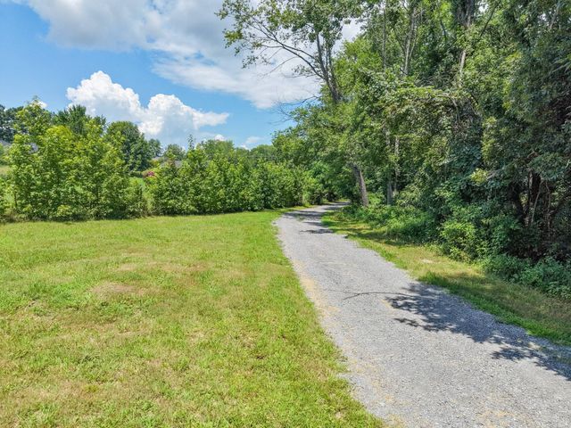 176 S Palmers Chapel Rd, White House, TN 37188