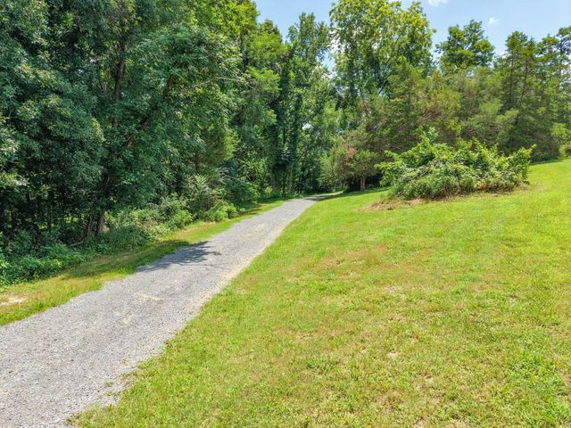176 S Palmers Chapel Rd, White House, TN 37188