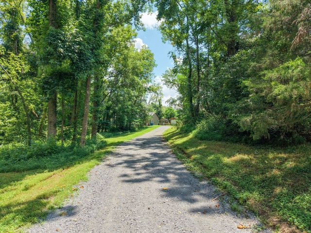 176 S Palmers Chapel Rd, White House, TN 37188