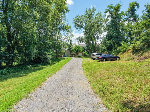 176 S Palmers Chapel Rd, White House, TN 37188