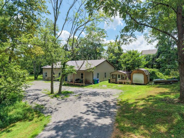 176 S Palmers Chapel Rd, White House, TN 37188