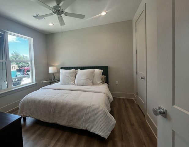 213 Holleman Dr. E 101, College Station, TX 77840