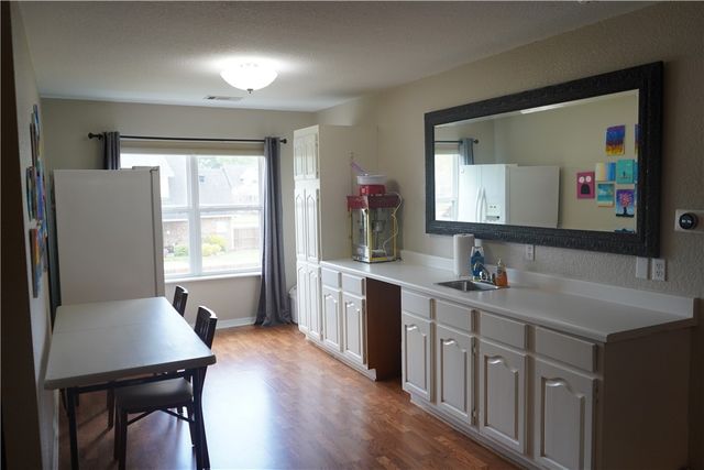 2303 W 7th Street, Russellville, AR 72801
