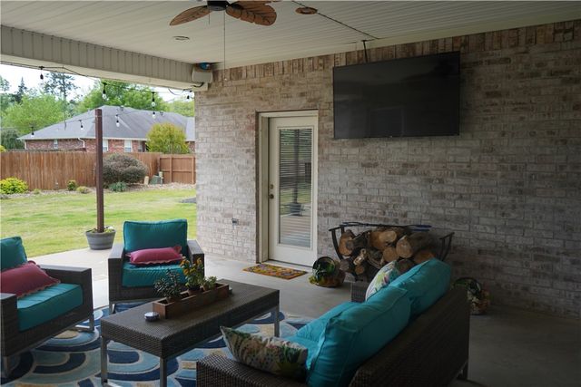 2303 W 7th Street, Russellville, AR 72801