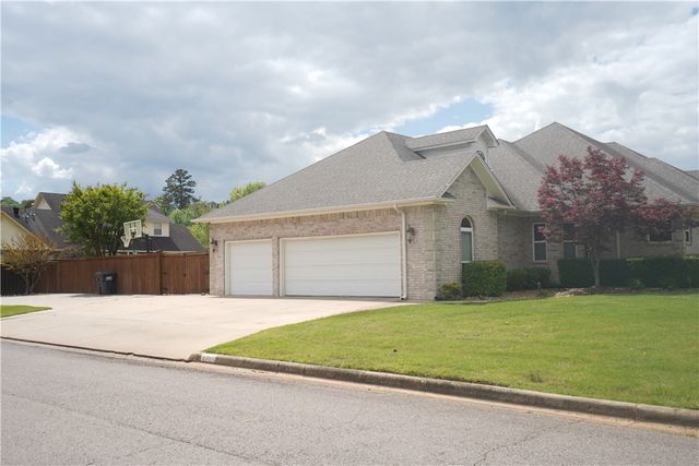 2303 W 7th Street, Russellville, AR 72801