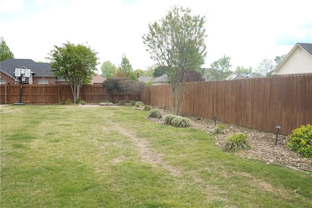 2303 W 7th Street, Russellville, AR 72801