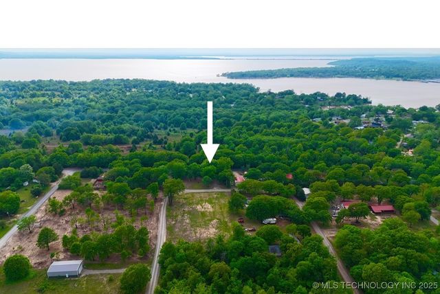 1 E 1167 Road, Eufaula, OK 74432