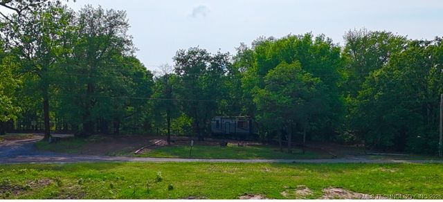 1 E 1167 Road, Eufaula, OK 74432