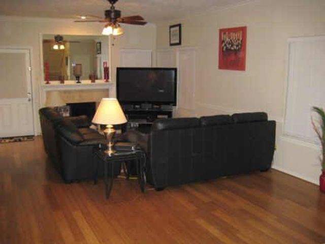 1215 Mabry Mill Road, Houston, TX 77062