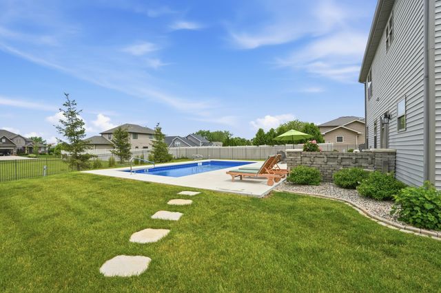 9967 Wisteria Lane, St. John, IN 46373