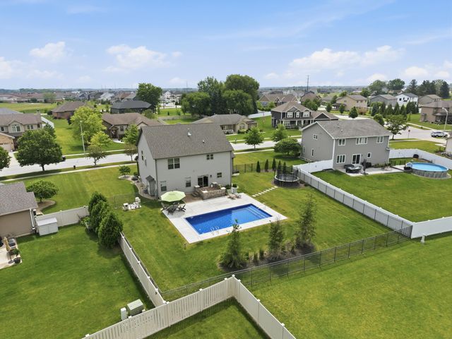 9967 Wisteria Lane, St. John, IN 46373