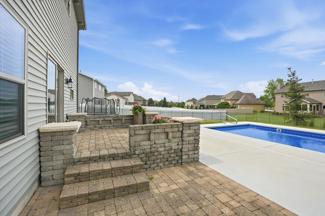 9967 Wisteria Lane, St. John, IN 46373