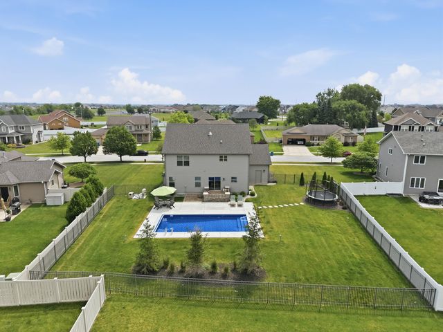 9967 Wisteria Lane, St. John, IN 46373