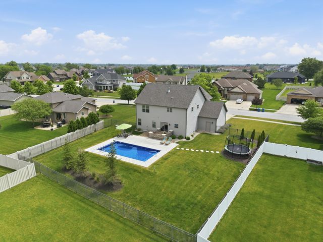 9967 Wisteria Lane, St. John, IN 46373